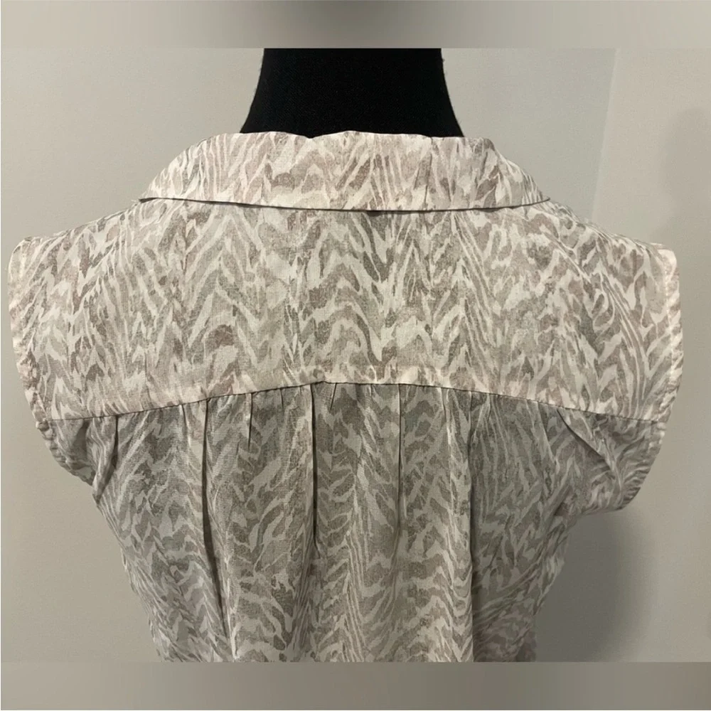 H&M White & Tan Sheer Button-Up Abstract Pattern Collared Blouse EUC - Picture 7 of 11